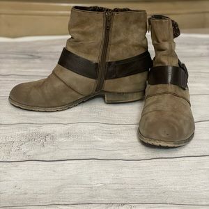 Jellypop Libra short boots - size 9M - gently used.